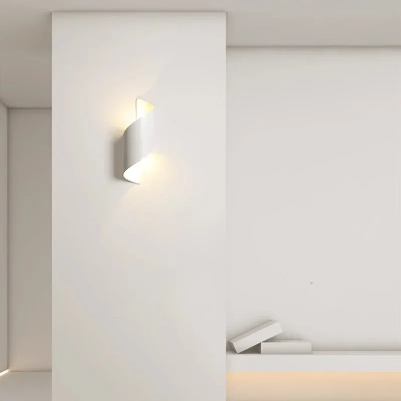 TwistBeam LED Wall Light – Modern IP65 Spiral Outdoor Sconce